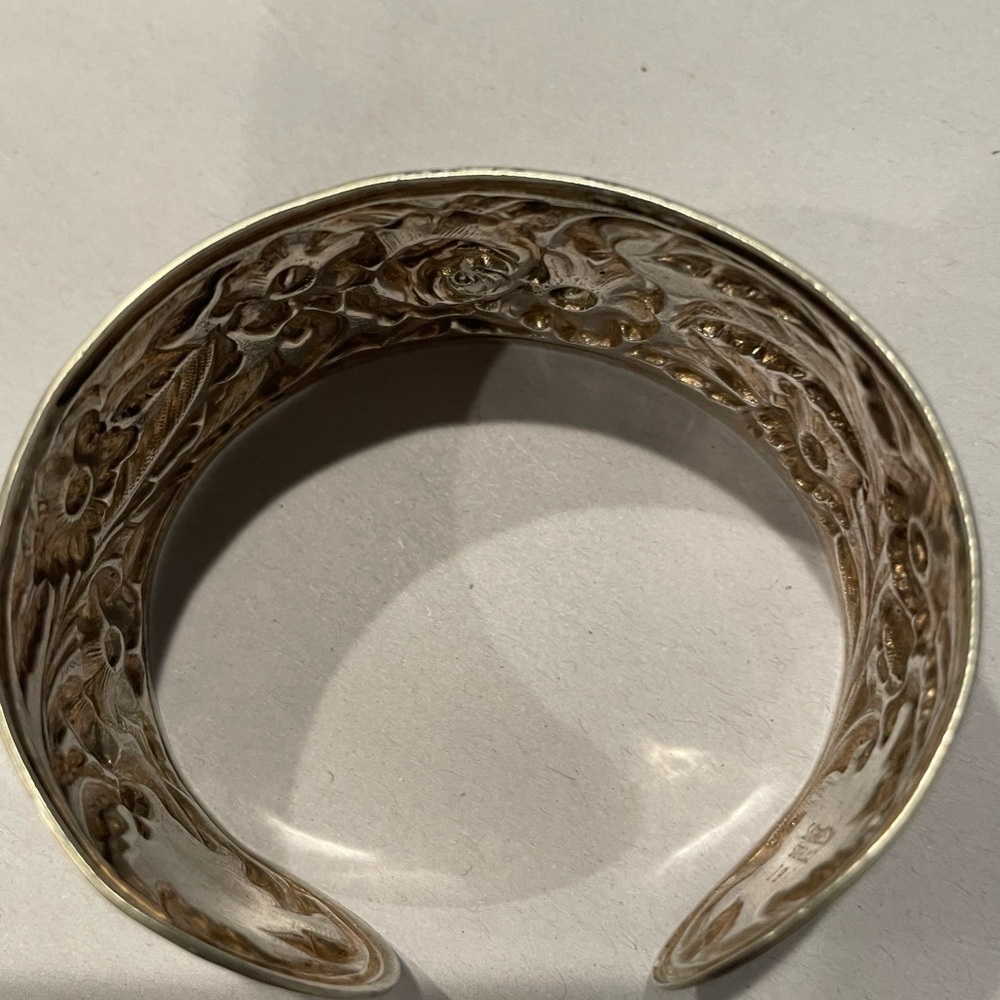 Vintage S Kirk & Son Floral Repousse 1 1/4” Wide Cuff Bracelet - Picture 6 of 8